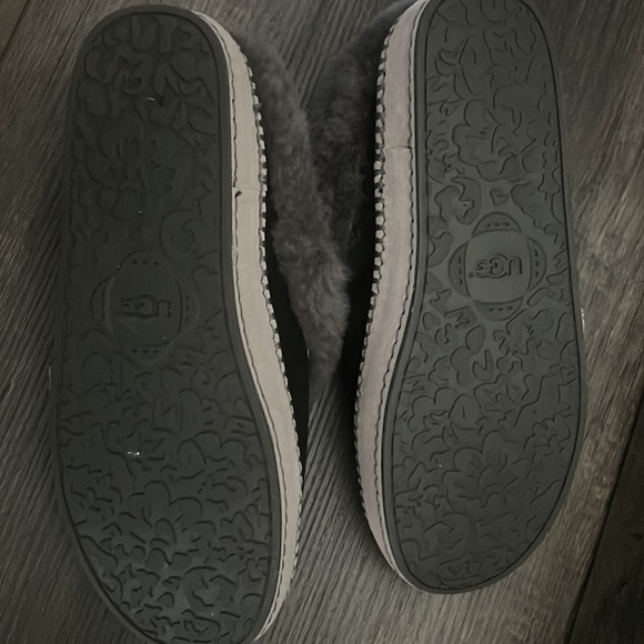 UGGS ♥️ - Picture 4 of 5